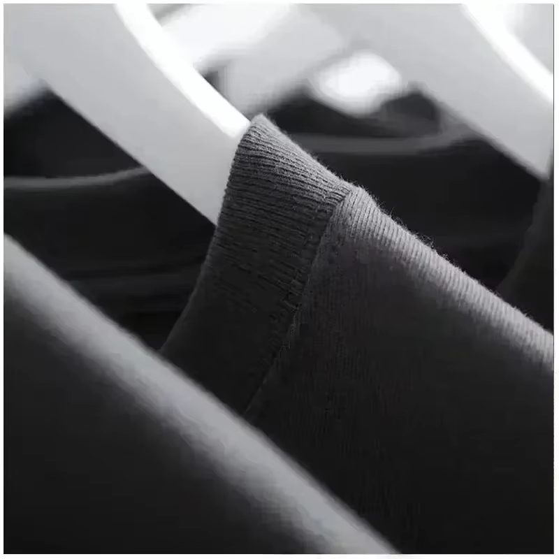 T-shirt in cotone con stampa f - Streetwear Brand Flower recensione e prezzo
